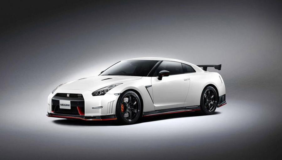  Nissan GT-R Nismo 2015 года  (фото 13 из 14)